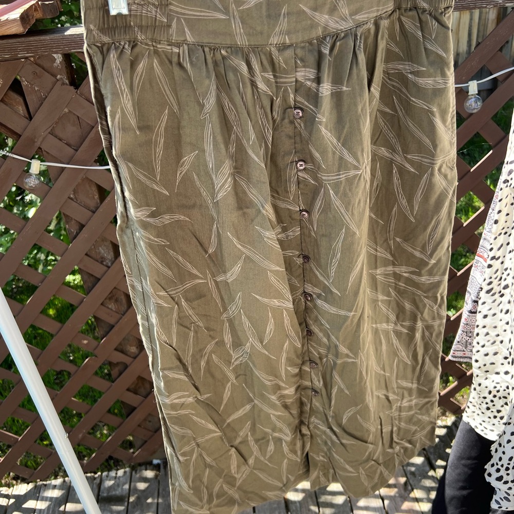 Prana Forest Green Skirt with Leaf Pattern